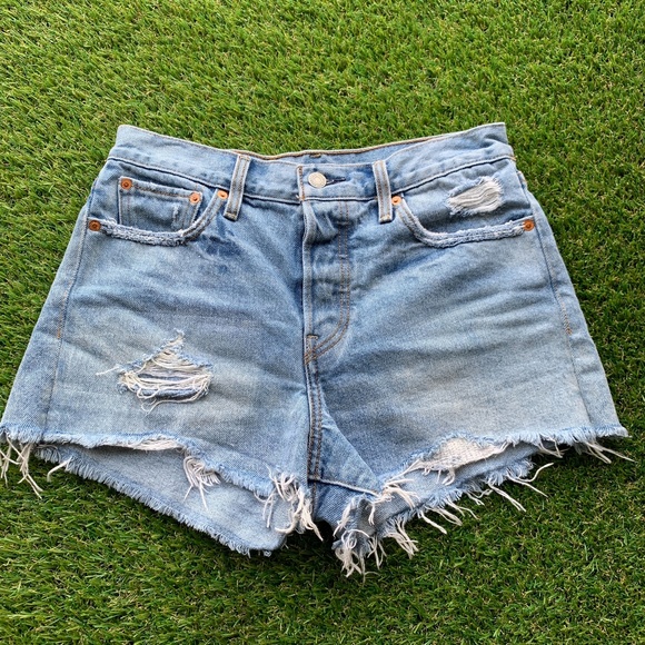 Levi's size 28 Denim Shorts - Picture 2 of 5
